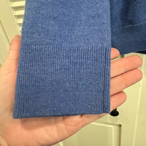 Banana Republic 100% merino wool crewneck no pilling or signs of wear - Picture 4 of 6